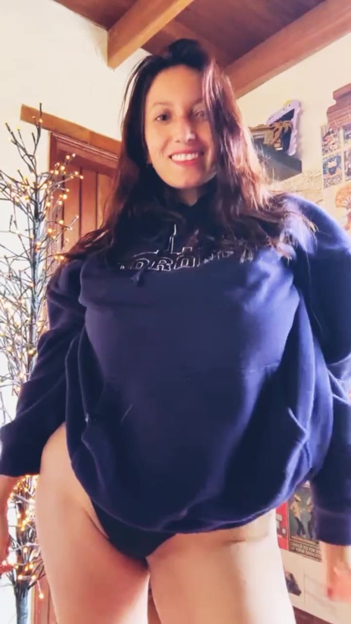 Latina showing off