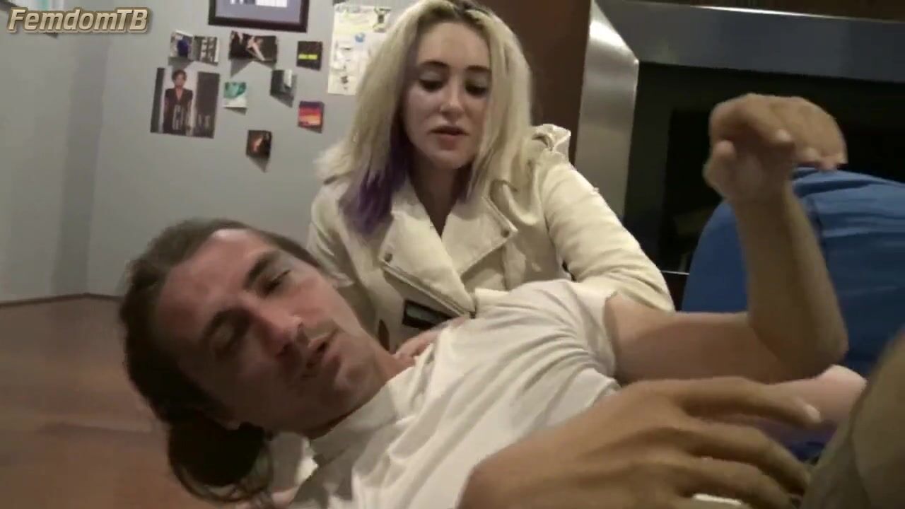 Reality Girls Scissors - Erika - Blonde Beating