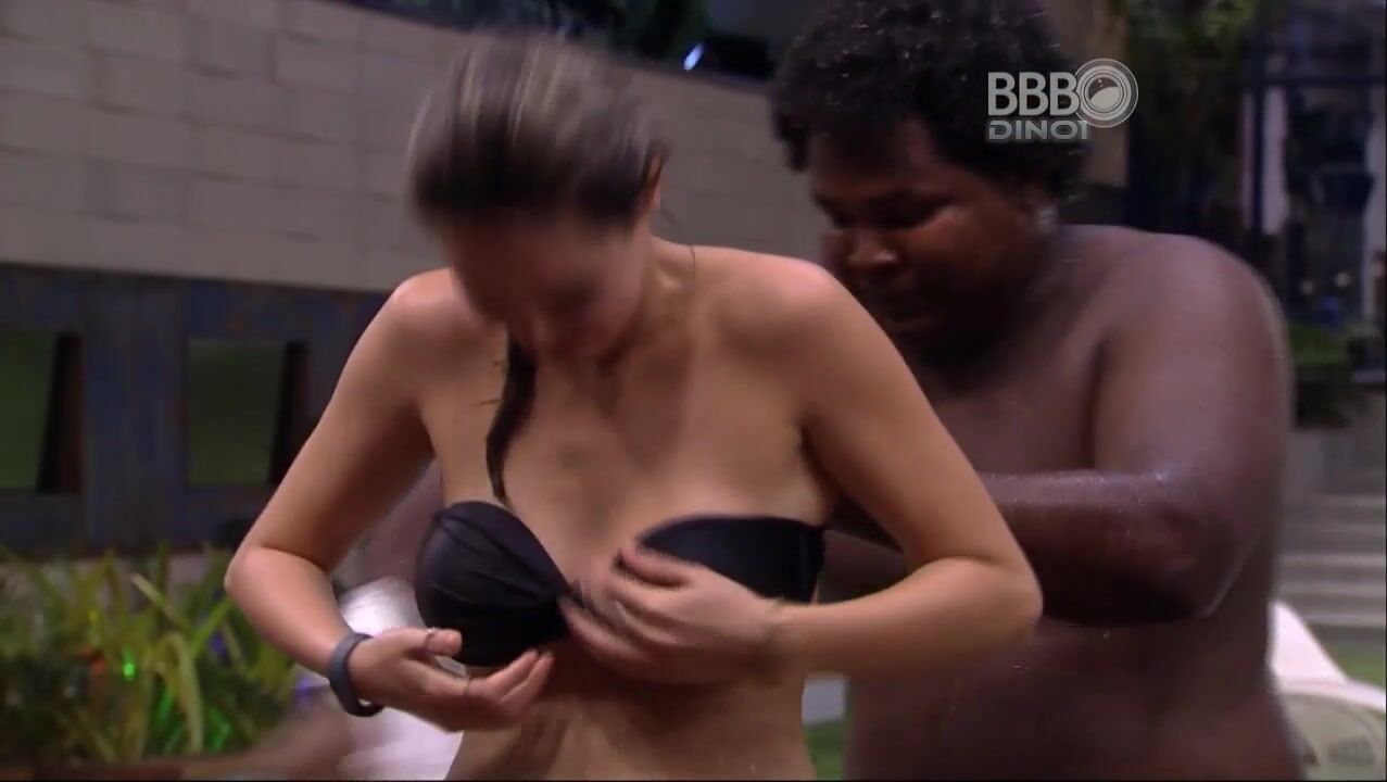 Ana Paula Renault pussy slip