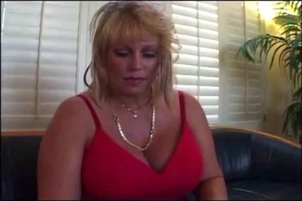 Part2of2 Curvy bunny glamazon sensualizes smaller man