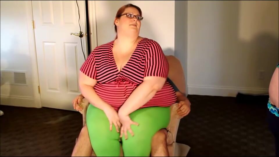 Scary double ssbbw squashing!!!!