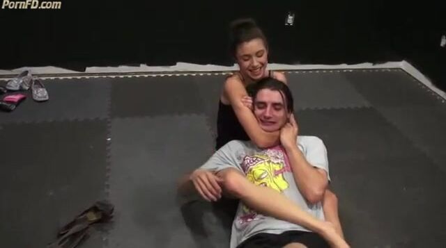 Nikki next headscissor 5