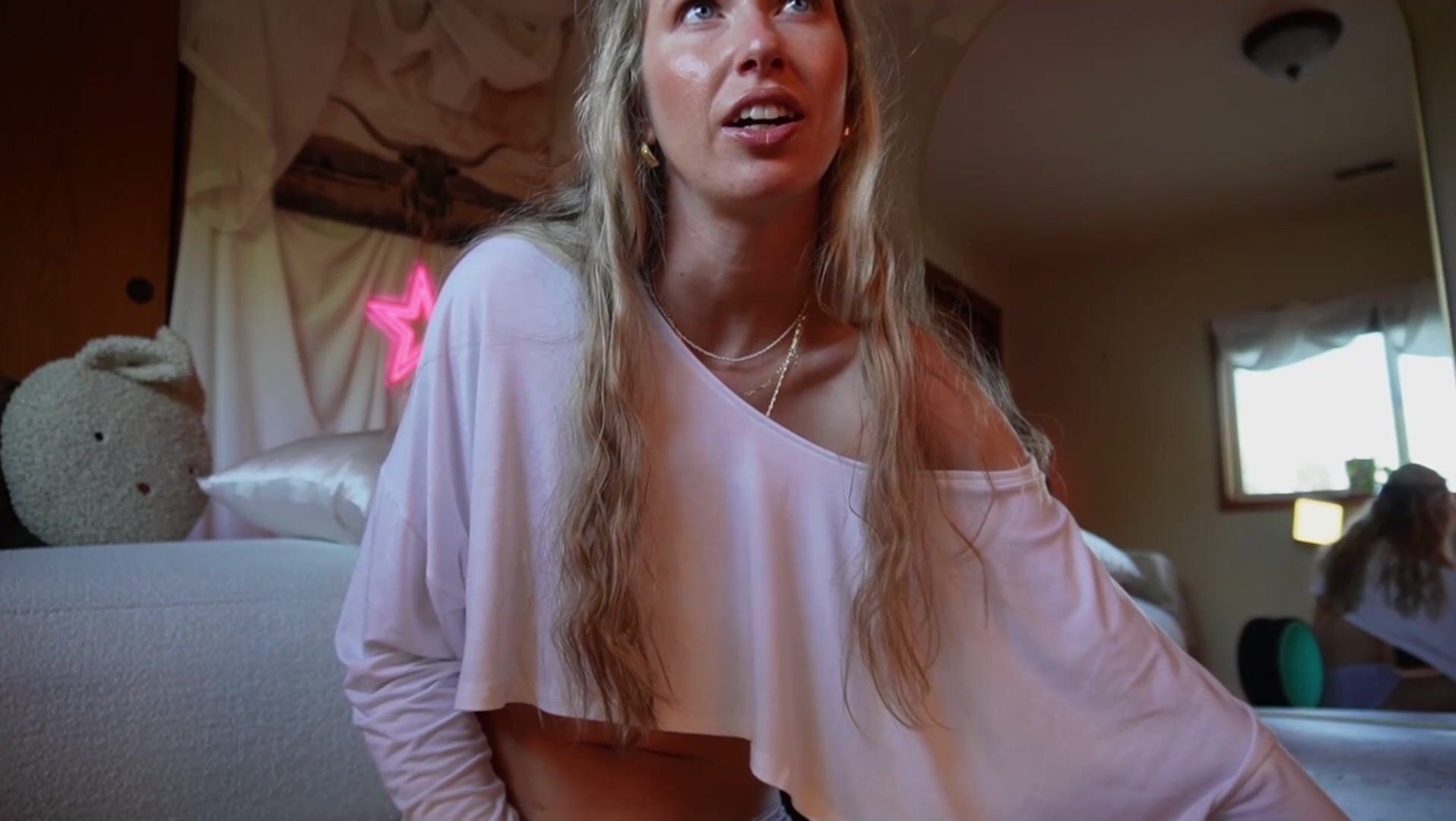 Lucy_Gooosey Plays on chaturbate