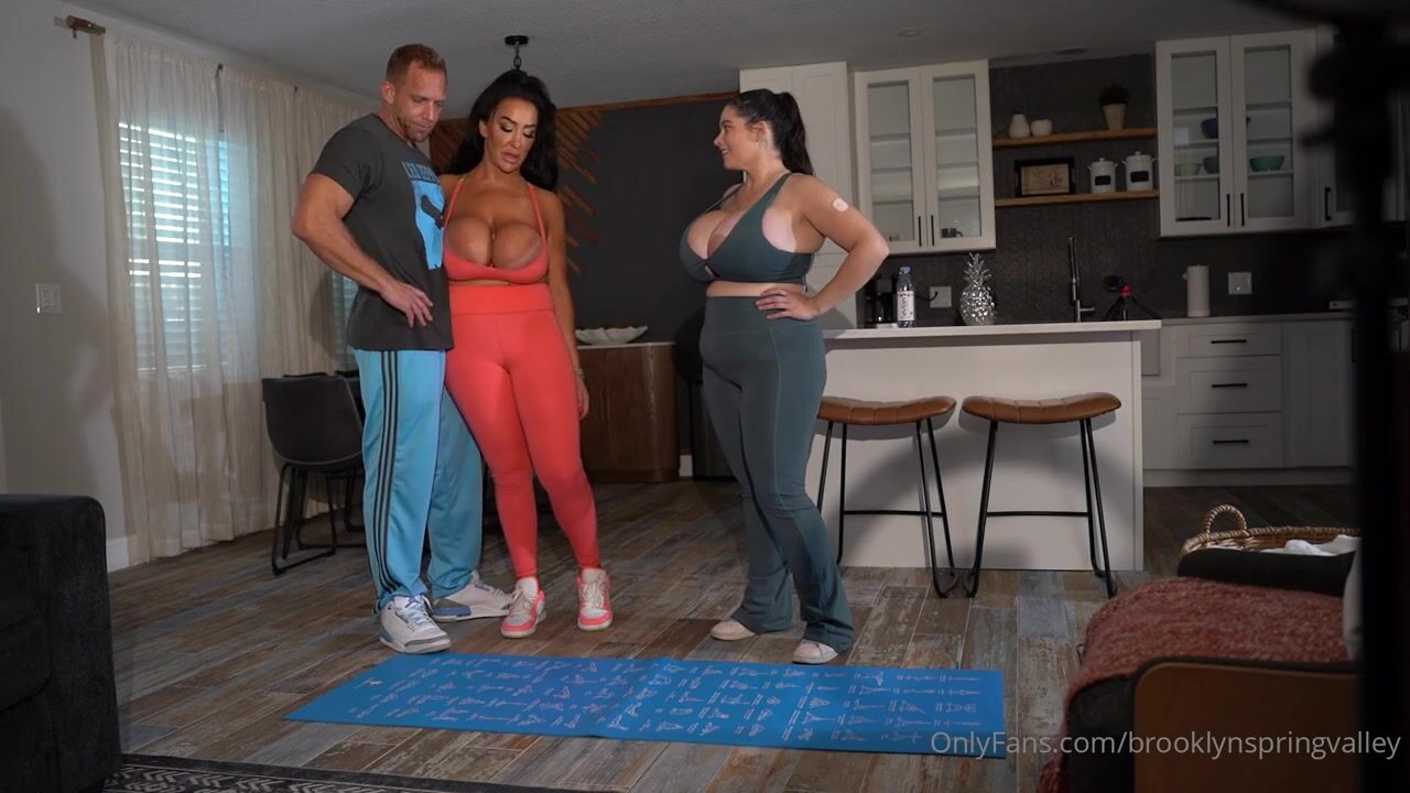 Kristine Kissa and Brooklyn Springvalley threesome tape