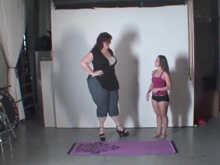 Tall BBW Amazon Amanda Lift Carry Height Compare with Petite Yoga Instructor