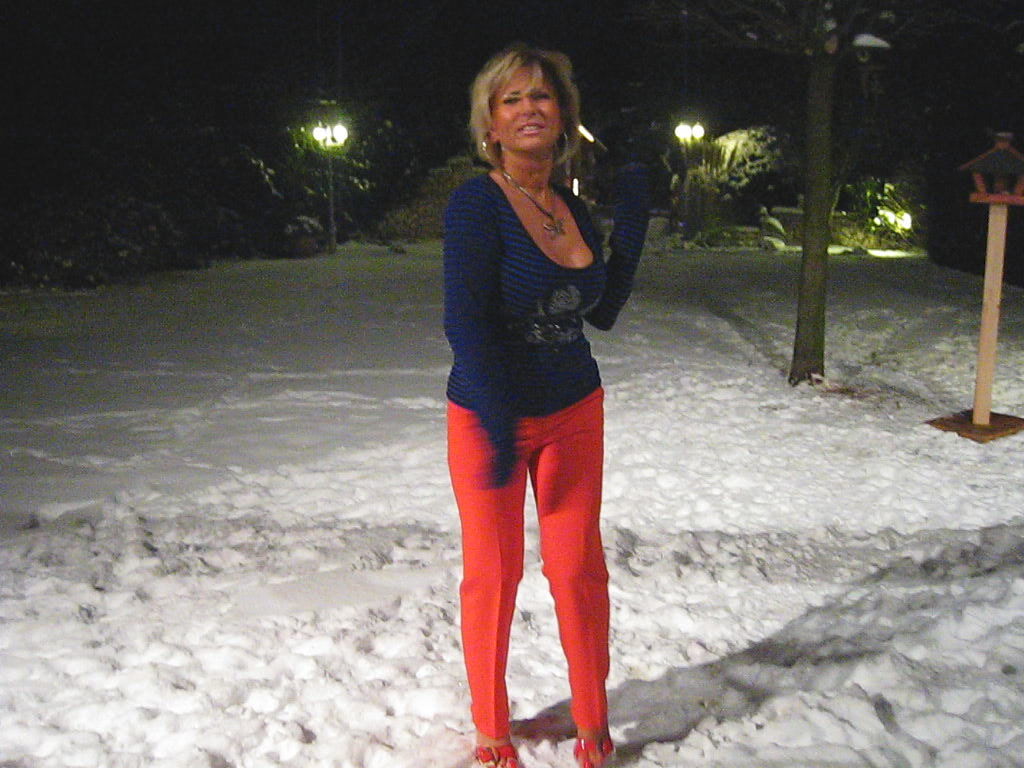 [LegsWorld] Lady Barbara - 2009-01-18_Private_Shots_in_the_Snow