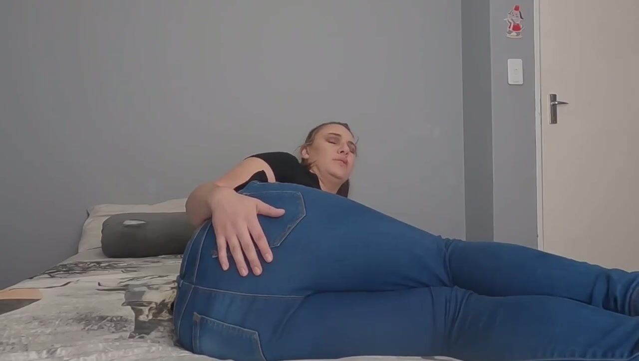 Milf farting