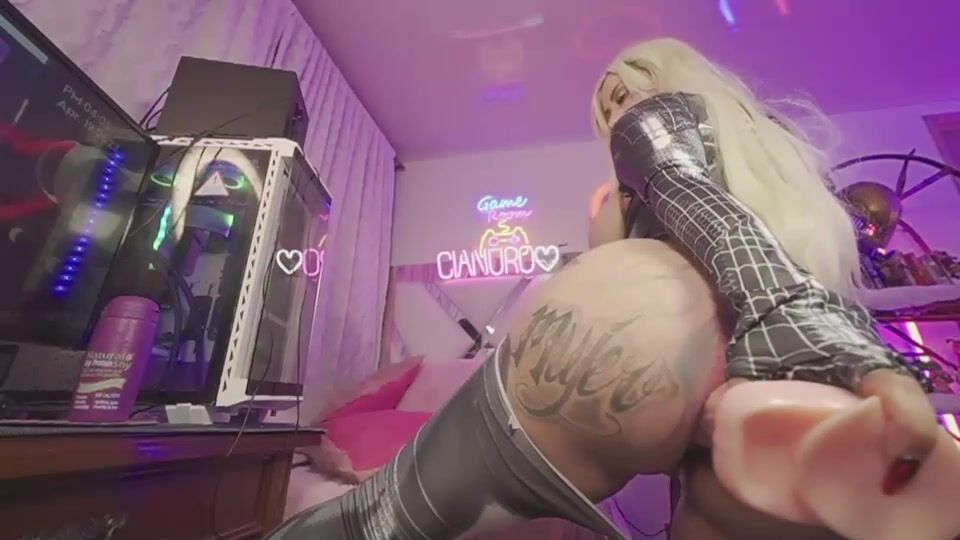 Busty angelacianuro_ stuffs ha huge dildo in her huge ass