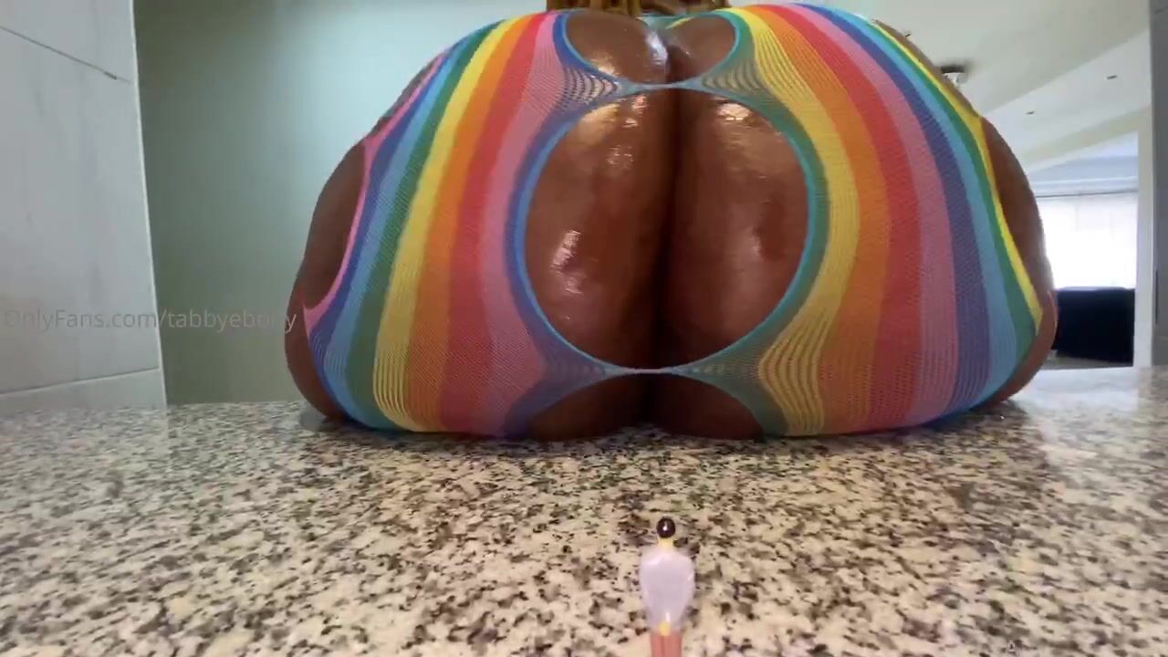 Tabby Ebony farting on tiny man