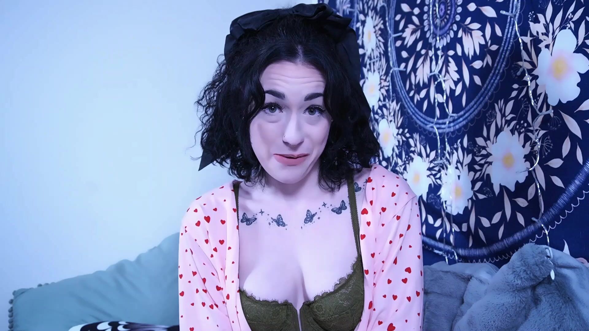 Cutie Frankie Mommy teaches you how to jerk off (SPH)