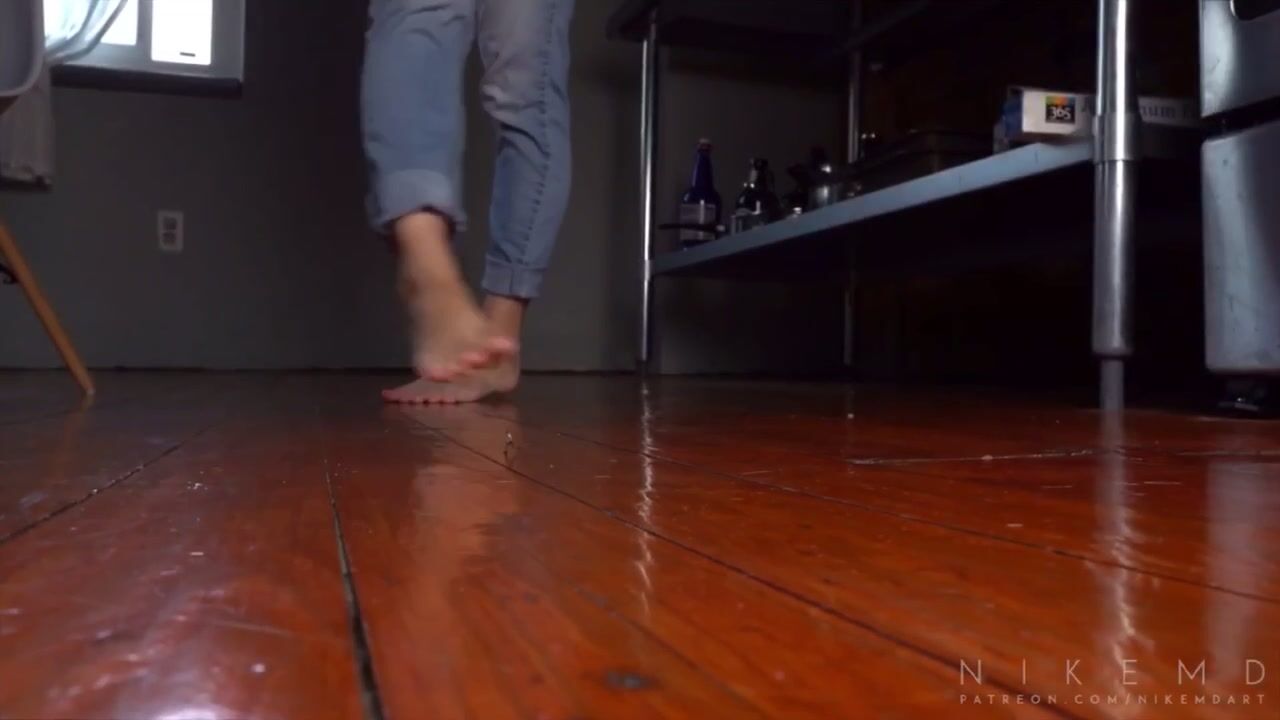 Giantess Adriana kitchen pests sfx