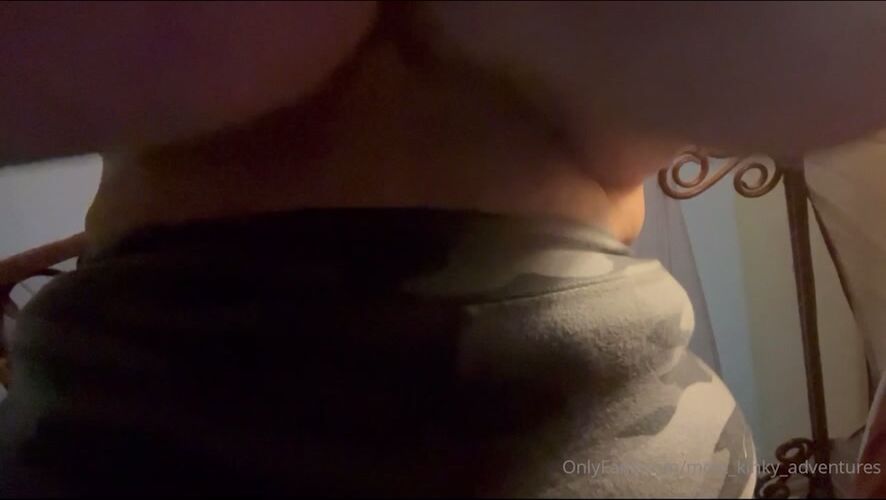 Most_kinky_adventures shaking her tits