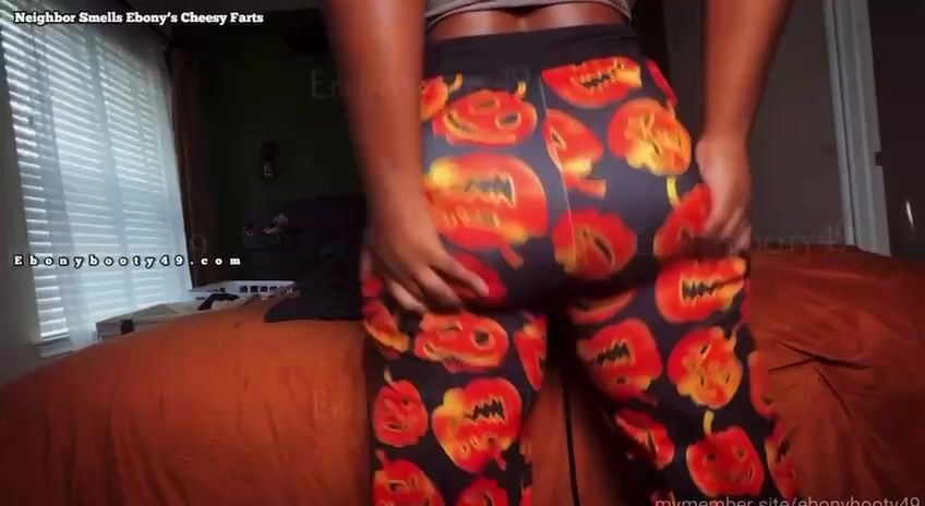 Ebonybooty49 - Neighbor Smells Ebony's Cheesy Farts