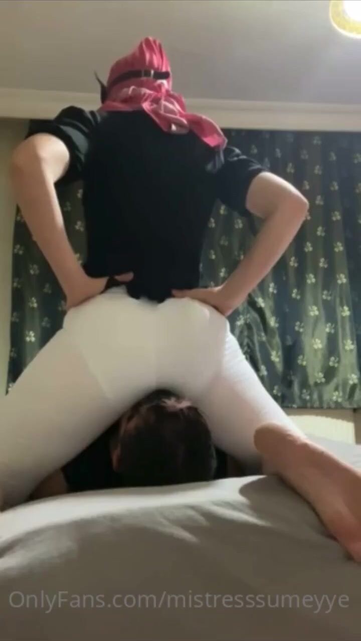 Mistress Sumeyye - Face Fart