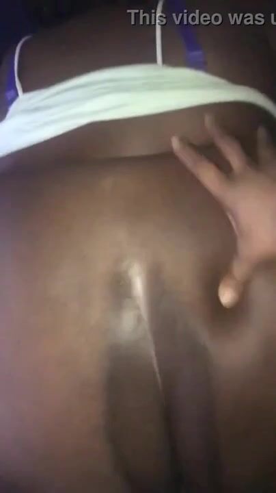 Big bitch throwing ass back