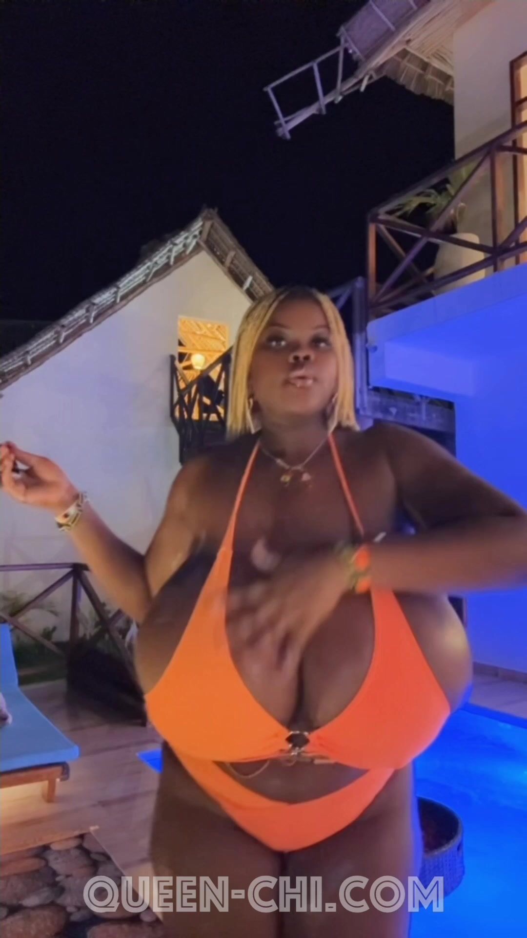 Chionma Lovv: Pool-Time-Sexy-Bikini