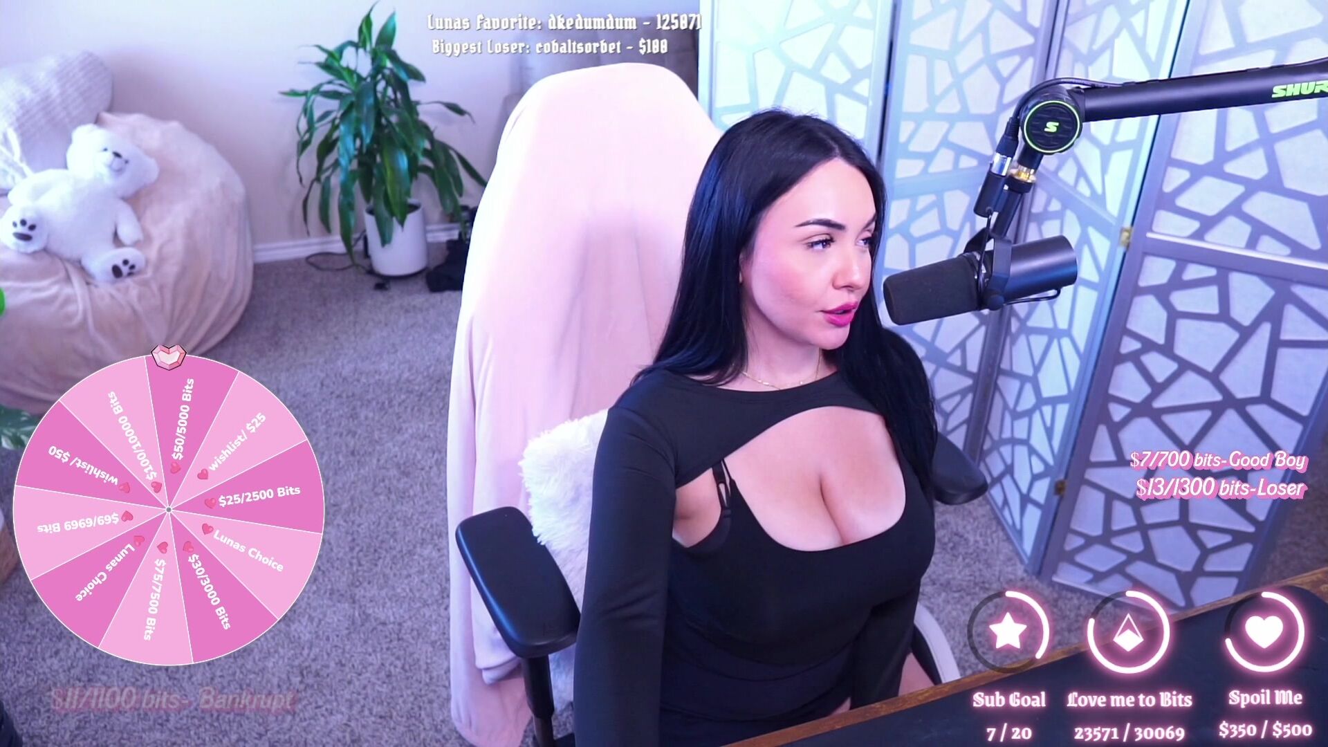 Lunaontop draining wallets in a sexy black outfit