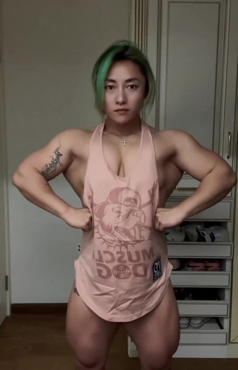 Chinese Muscle Girl / Olivia B (01)