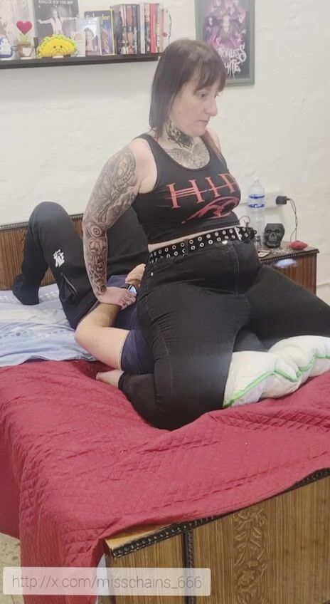 Cassidy Chains Jeans Facesitting Bed Smother