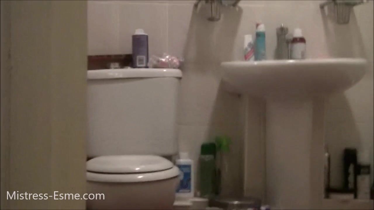 Mistress Esme explosive diarrhea on slave face
