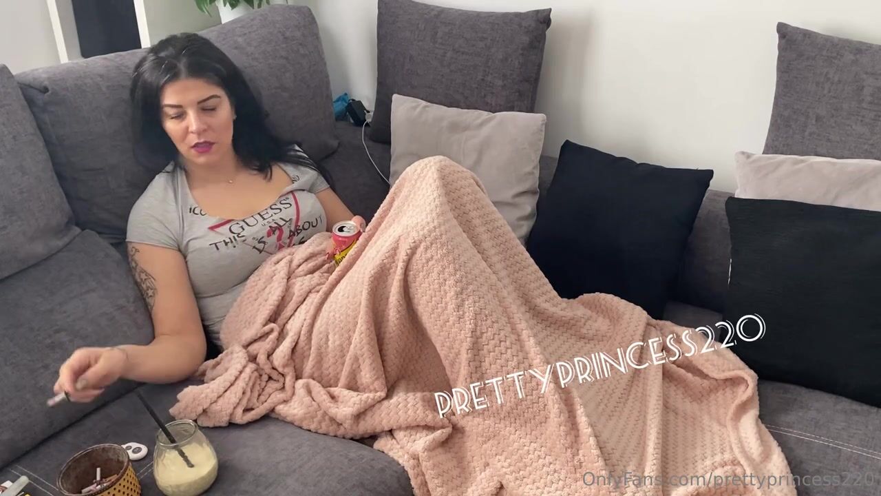 Prettyprincess220 fart while watch movie