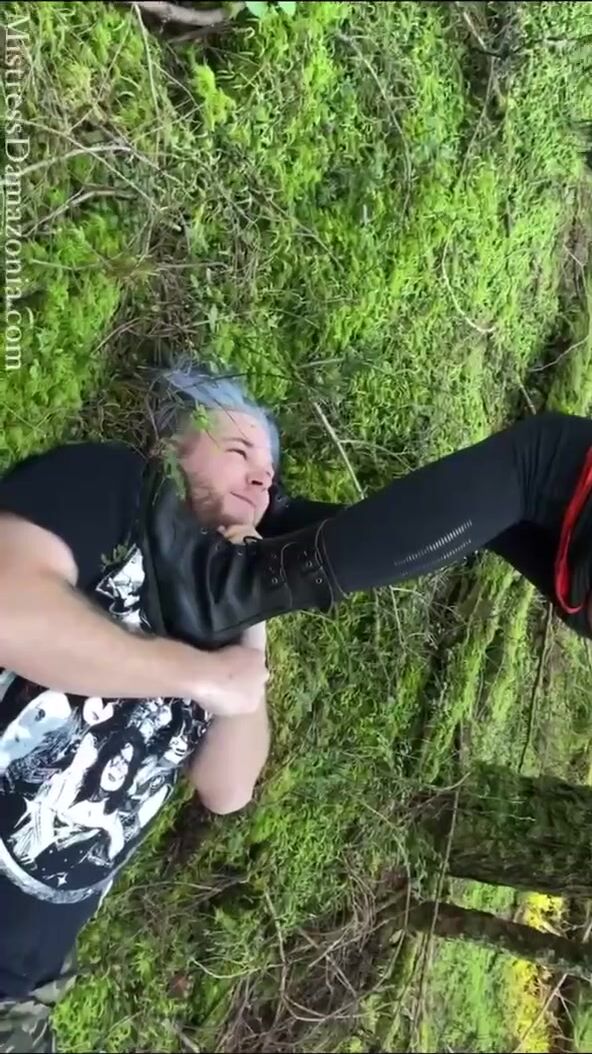 Damazonia piss in the woods