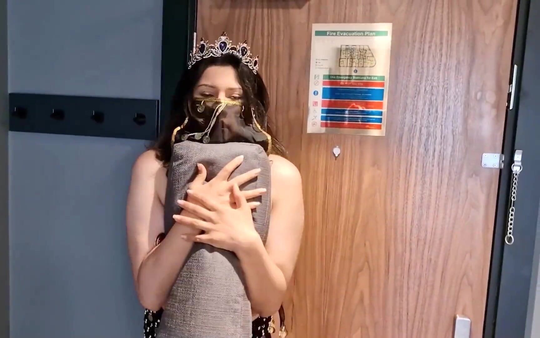 UYC -  Harem Slave Queen