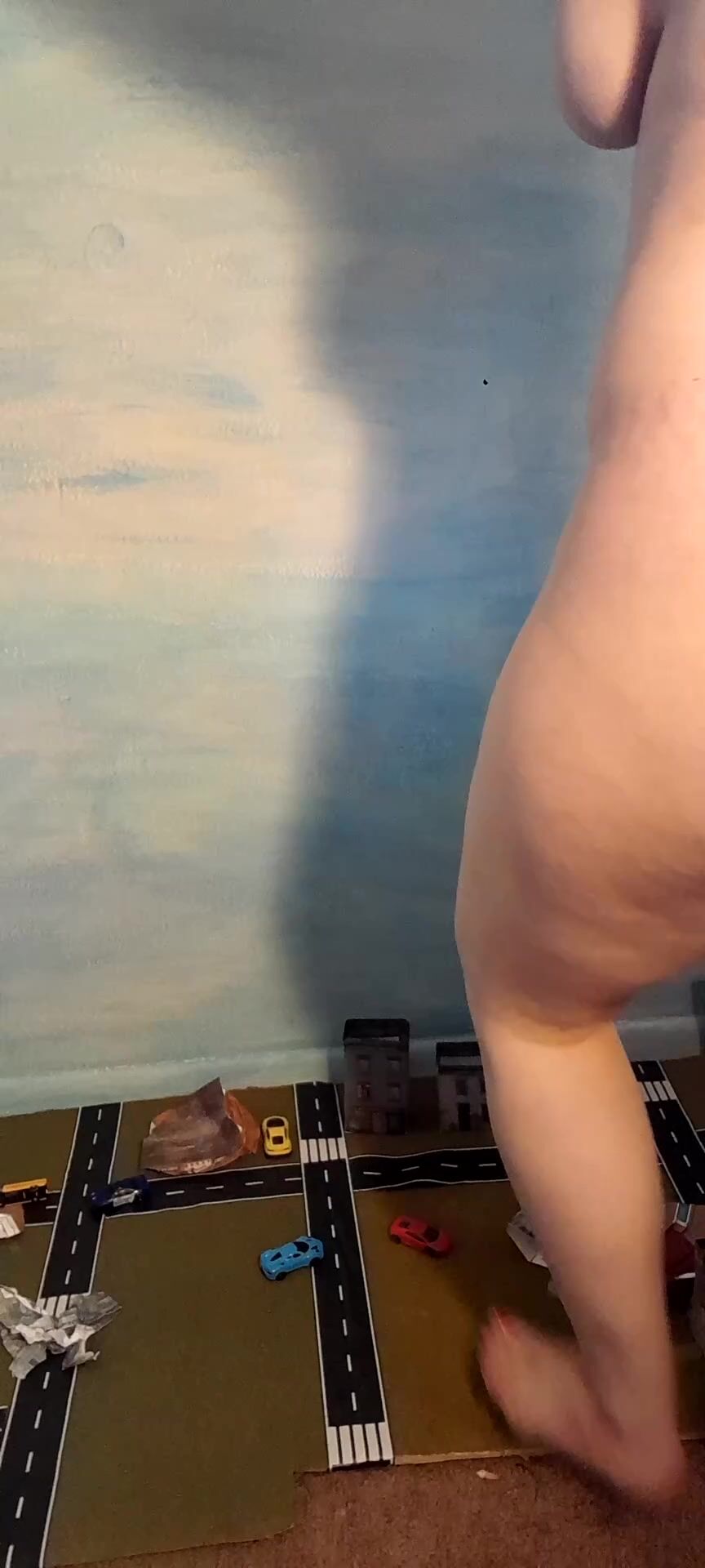 Giantess destroys and fuckscity