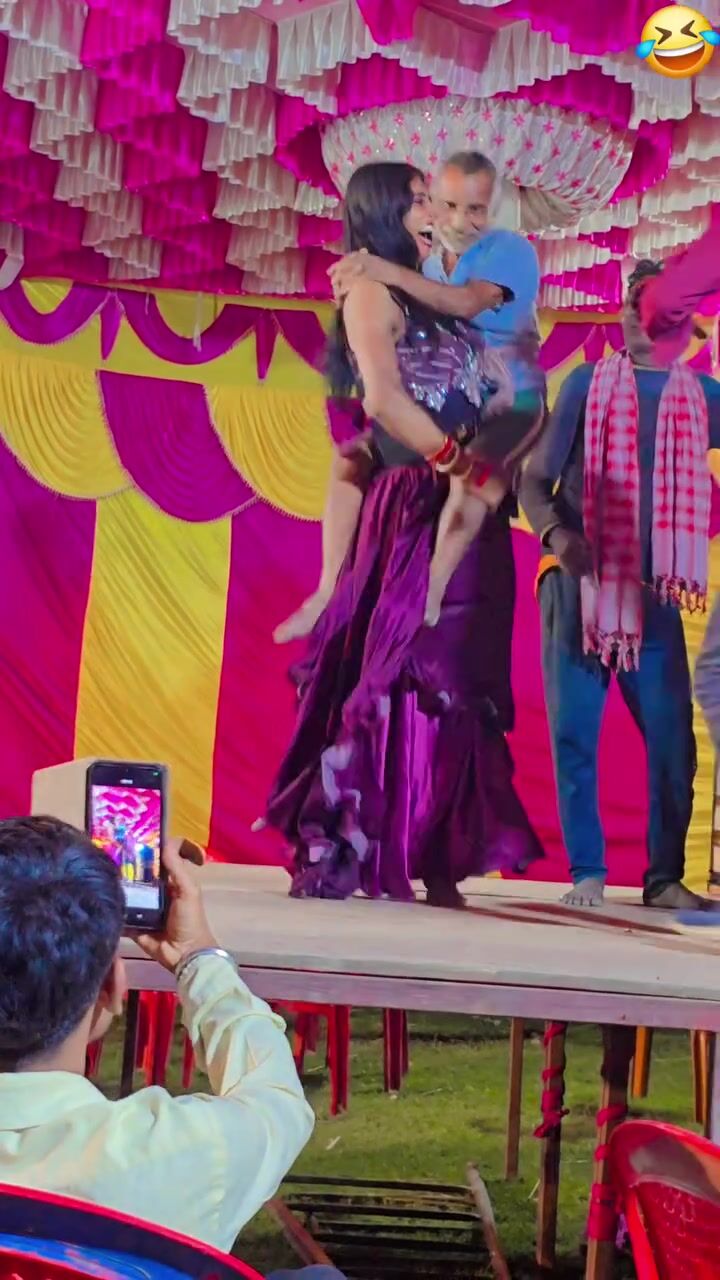 hip carry on show