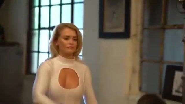 throatlift woman
