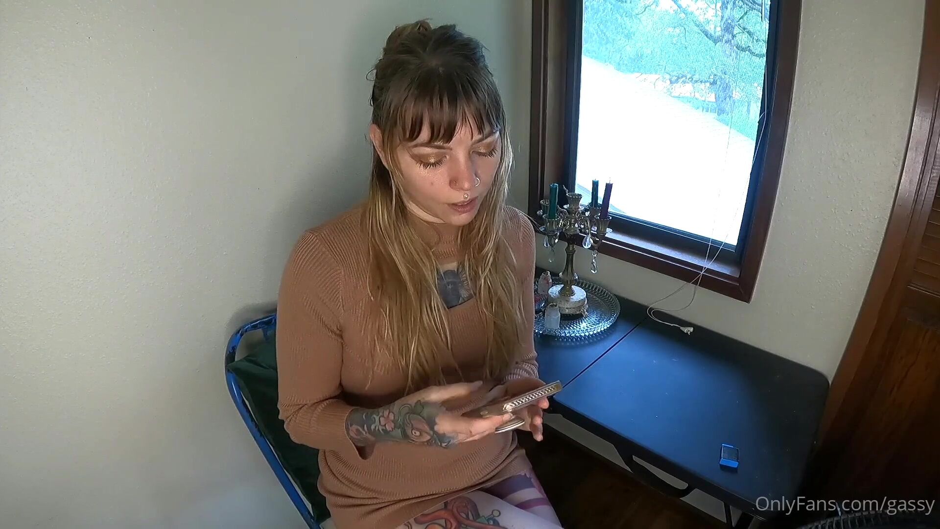 Gassy talking about how she wants a rimjob look at description