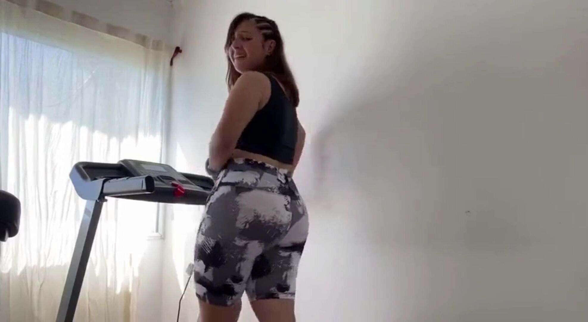 Ana farts while exercising on treadmill