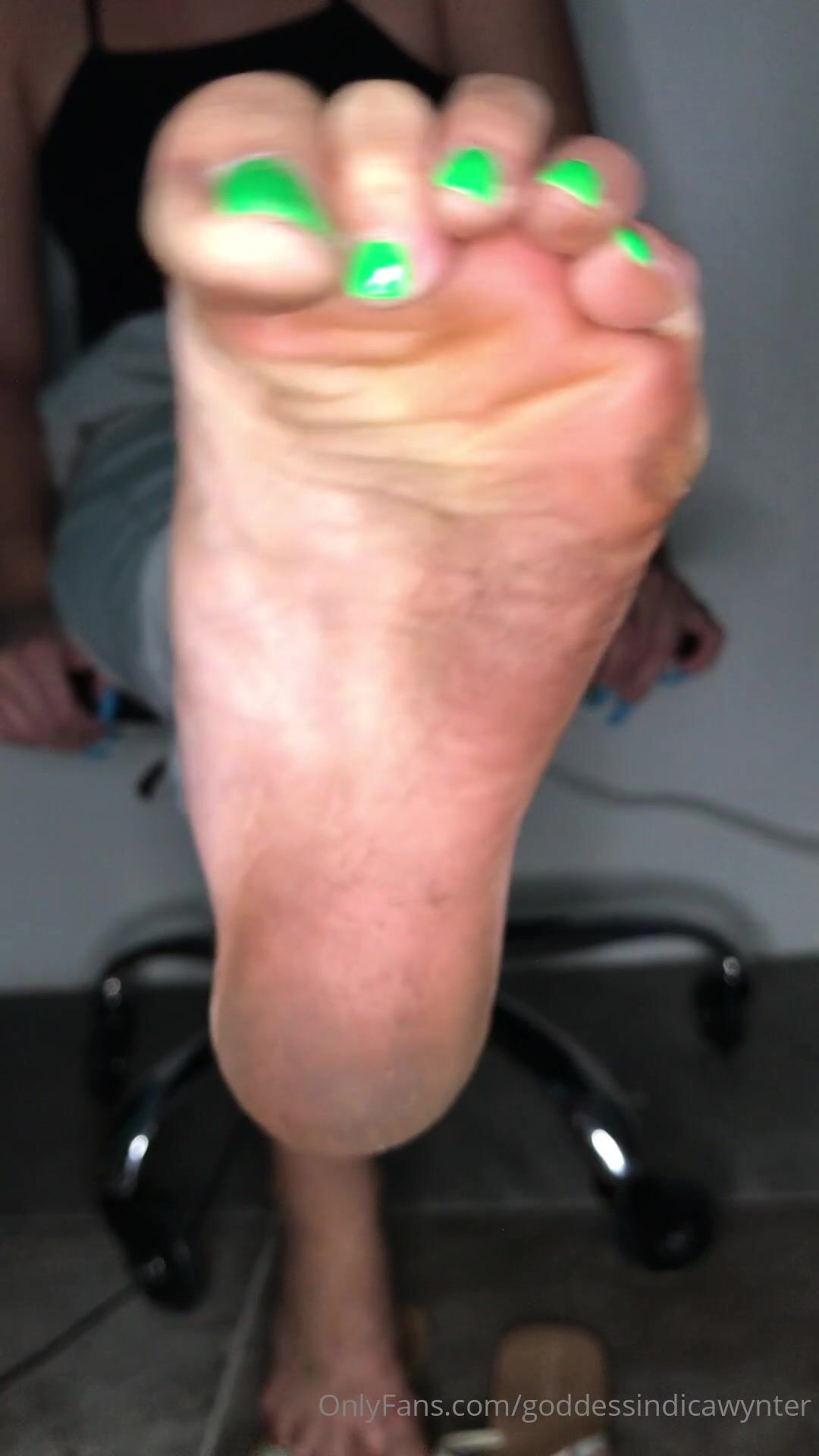 goddessindicawynter Clean my feet now slave