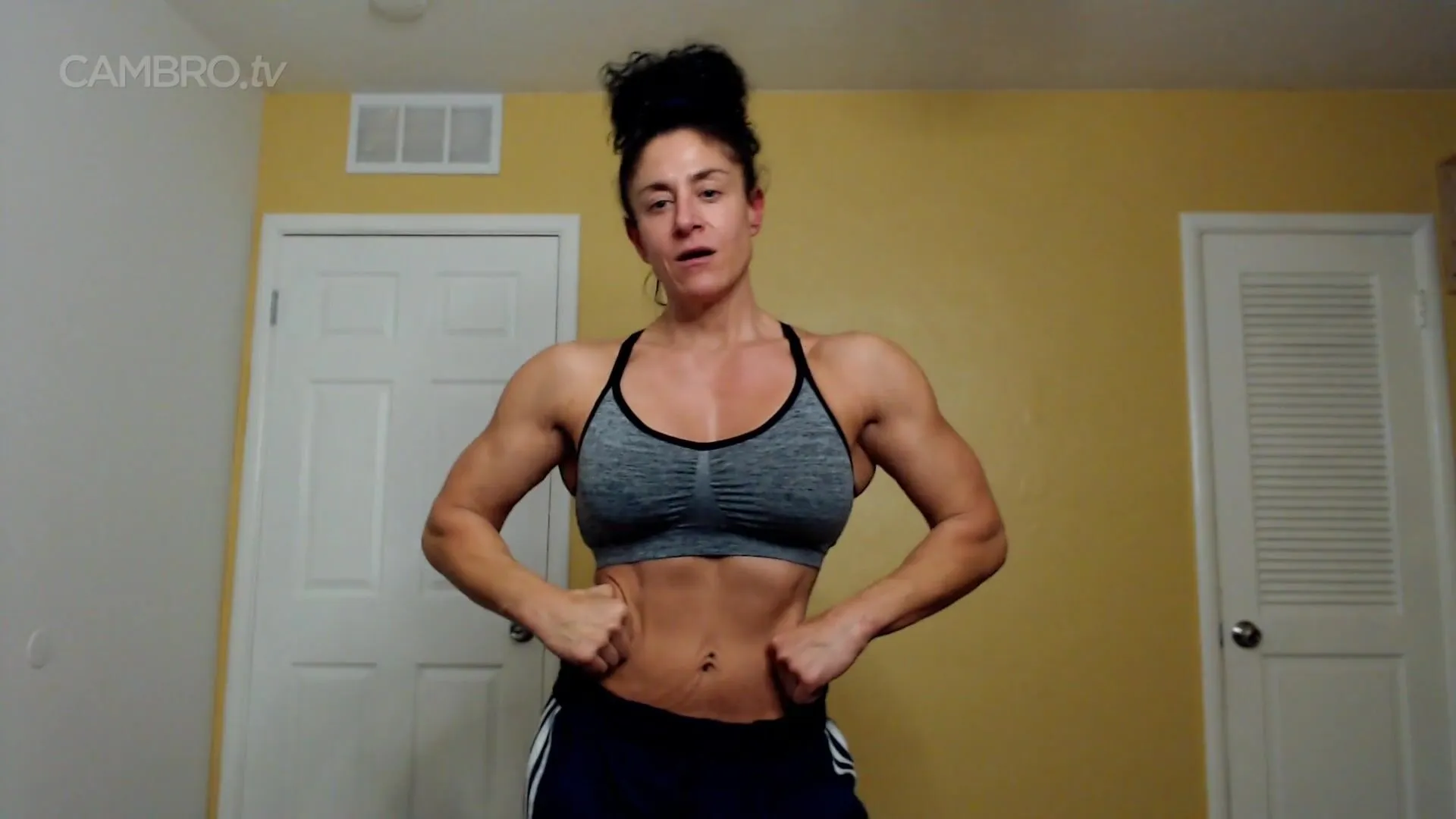 LIsa muscle flex nude