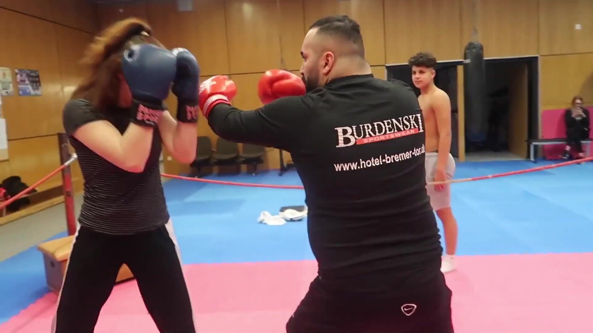 Savate girl pounds them-Christine bordeuax