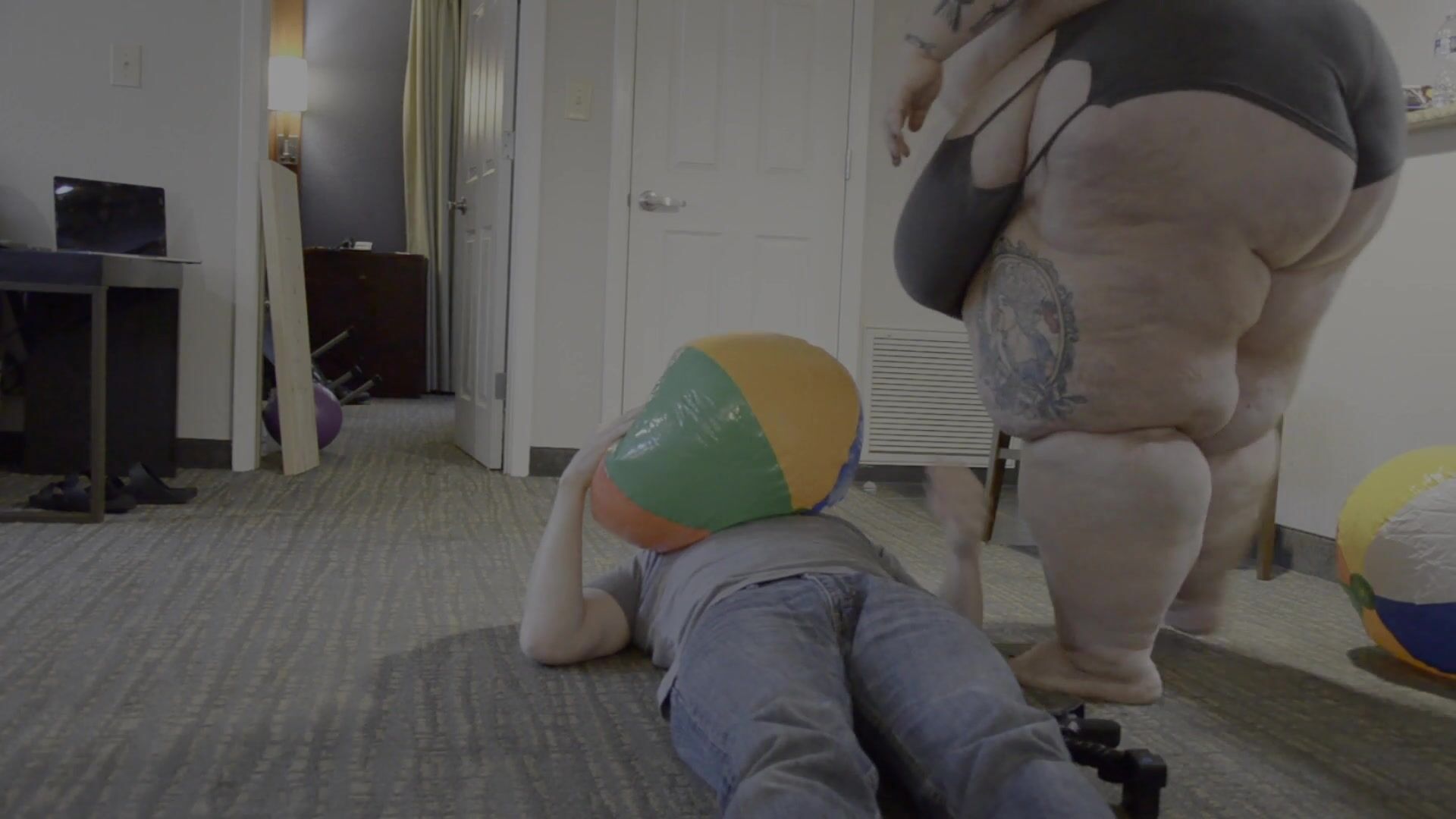 SpanxBeluga Ball Squashing