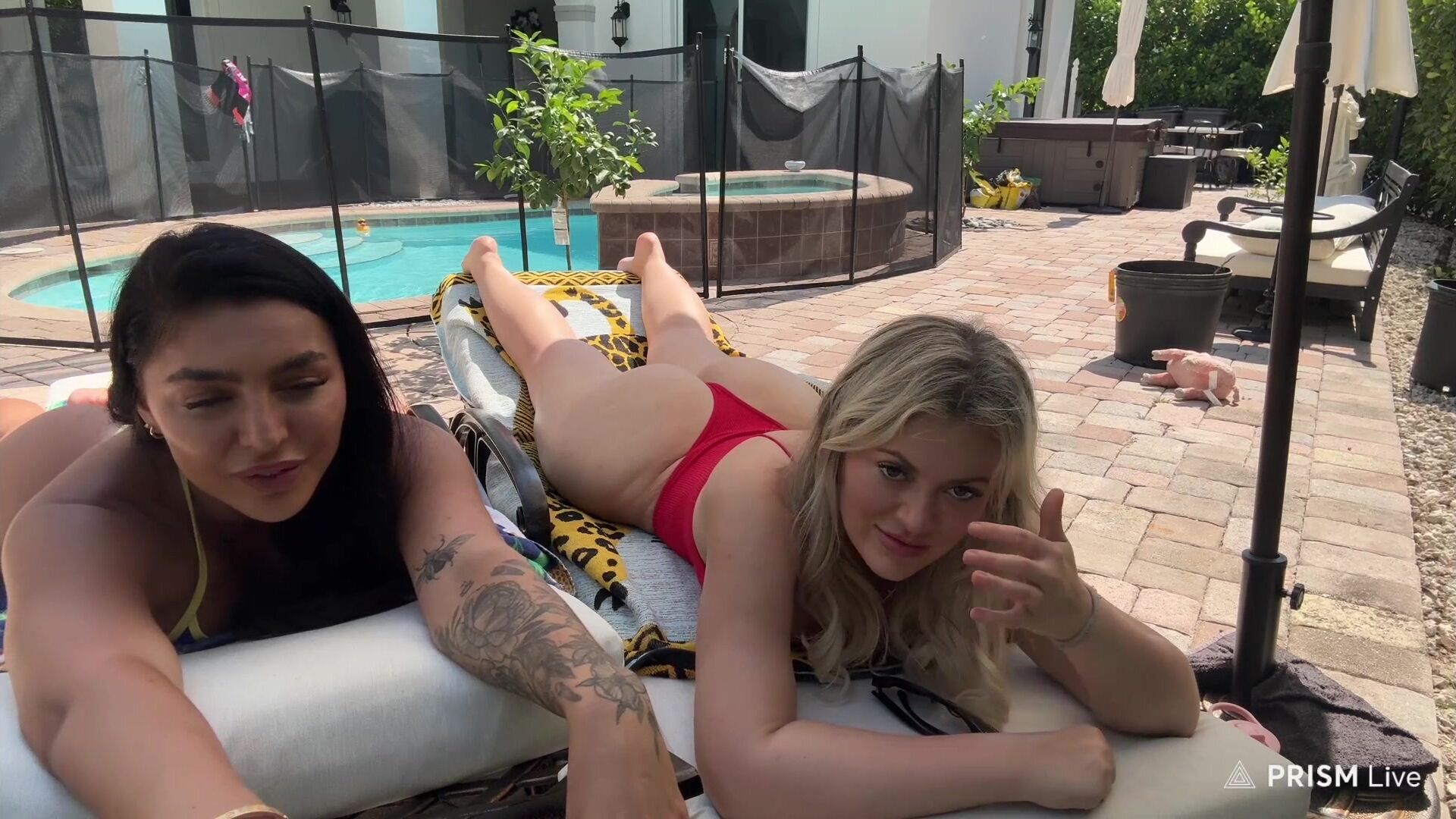 Itsmiabrookes and emjayplayys bikini stream