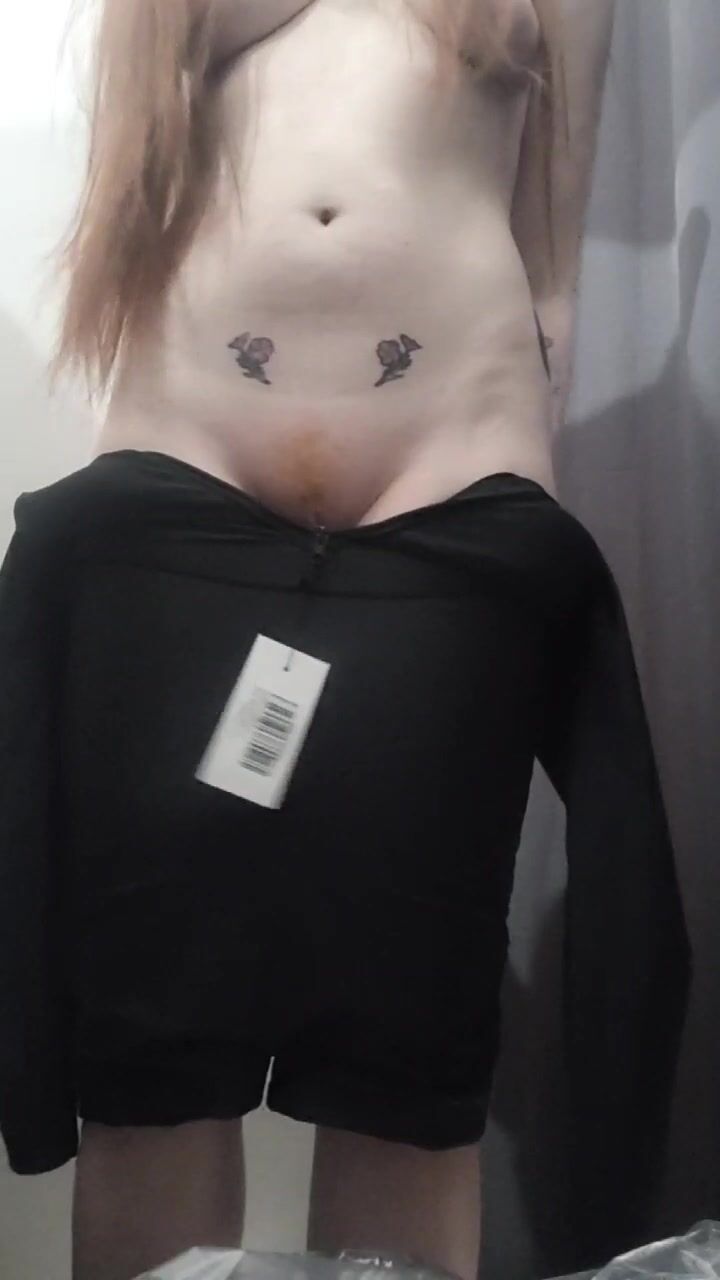 Alice_Ginger - Naked in the fitting room (2/3)