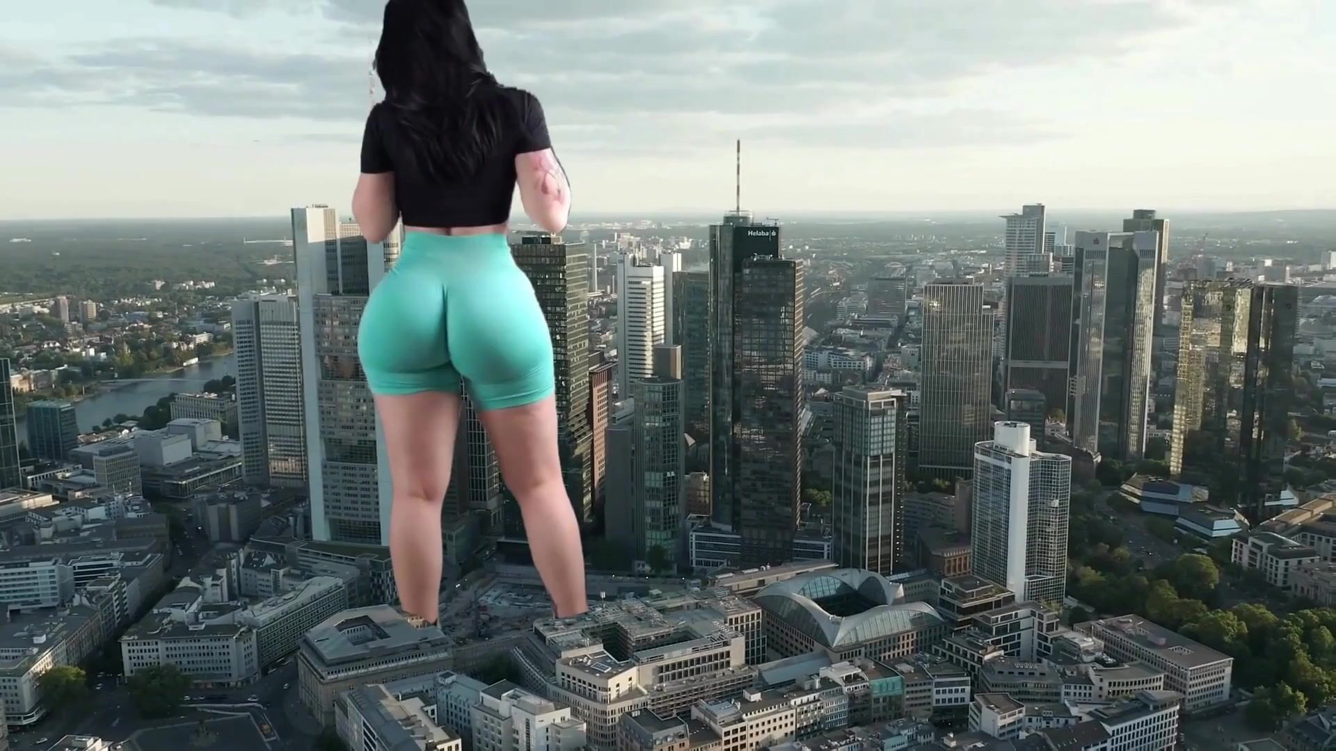 Giantess in city