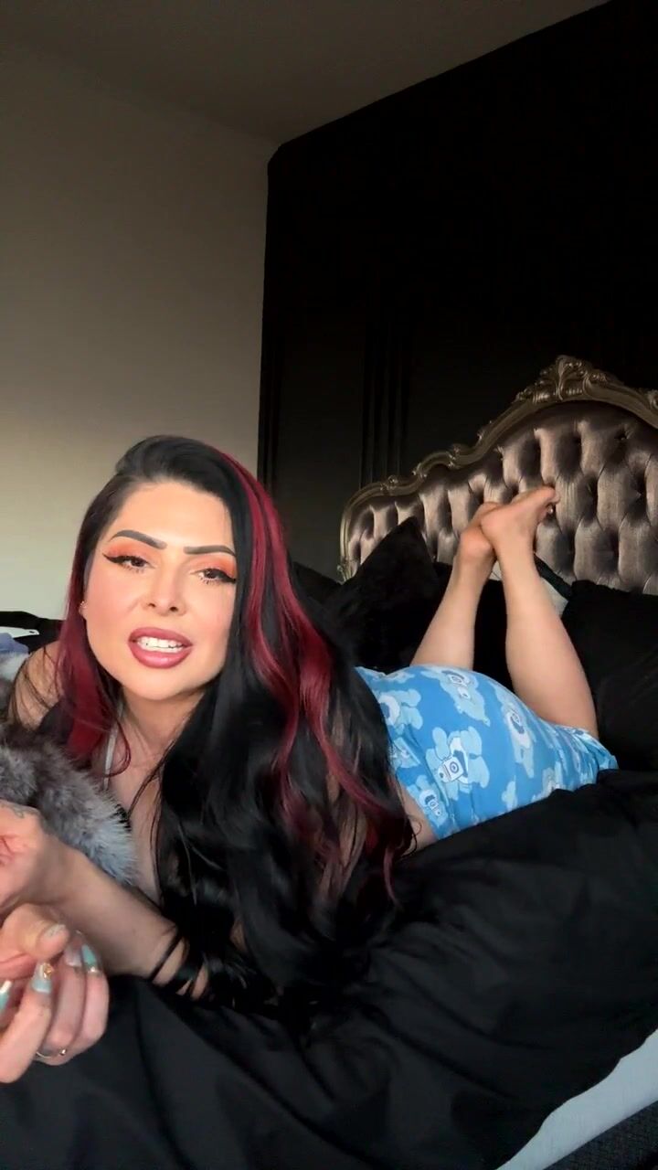 JasmineMendez LaughingLatina Solo