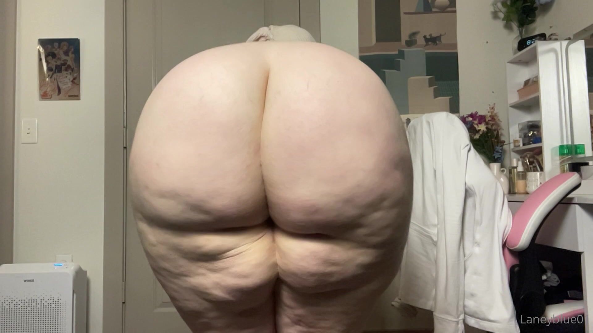 Laneyblue slow motion ass slapping and clapping