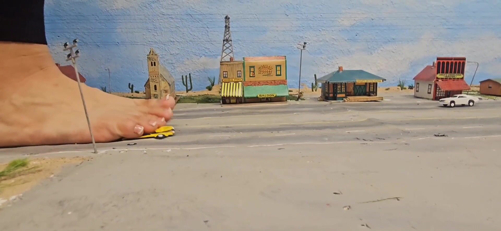 Giantess LOLA