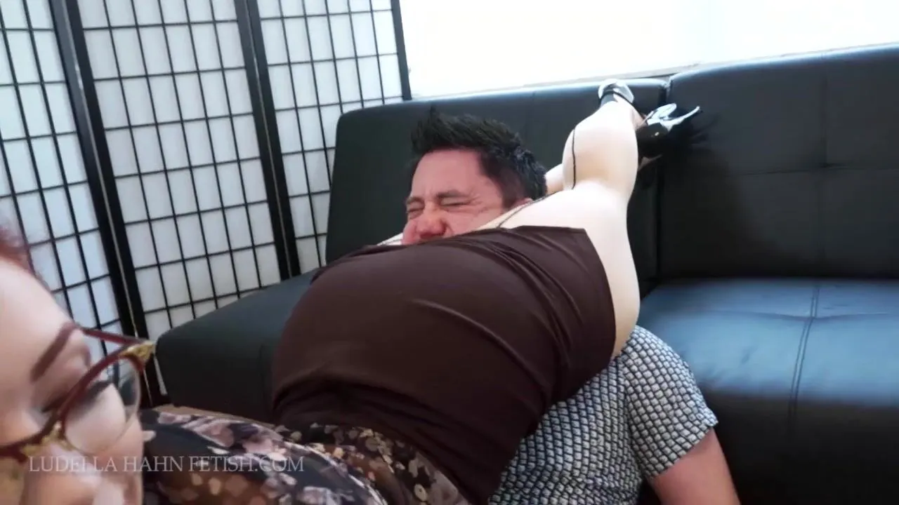 Ludella aka Nessie - The Squeeze Doctor: Jason's Scissor Smother Therapy