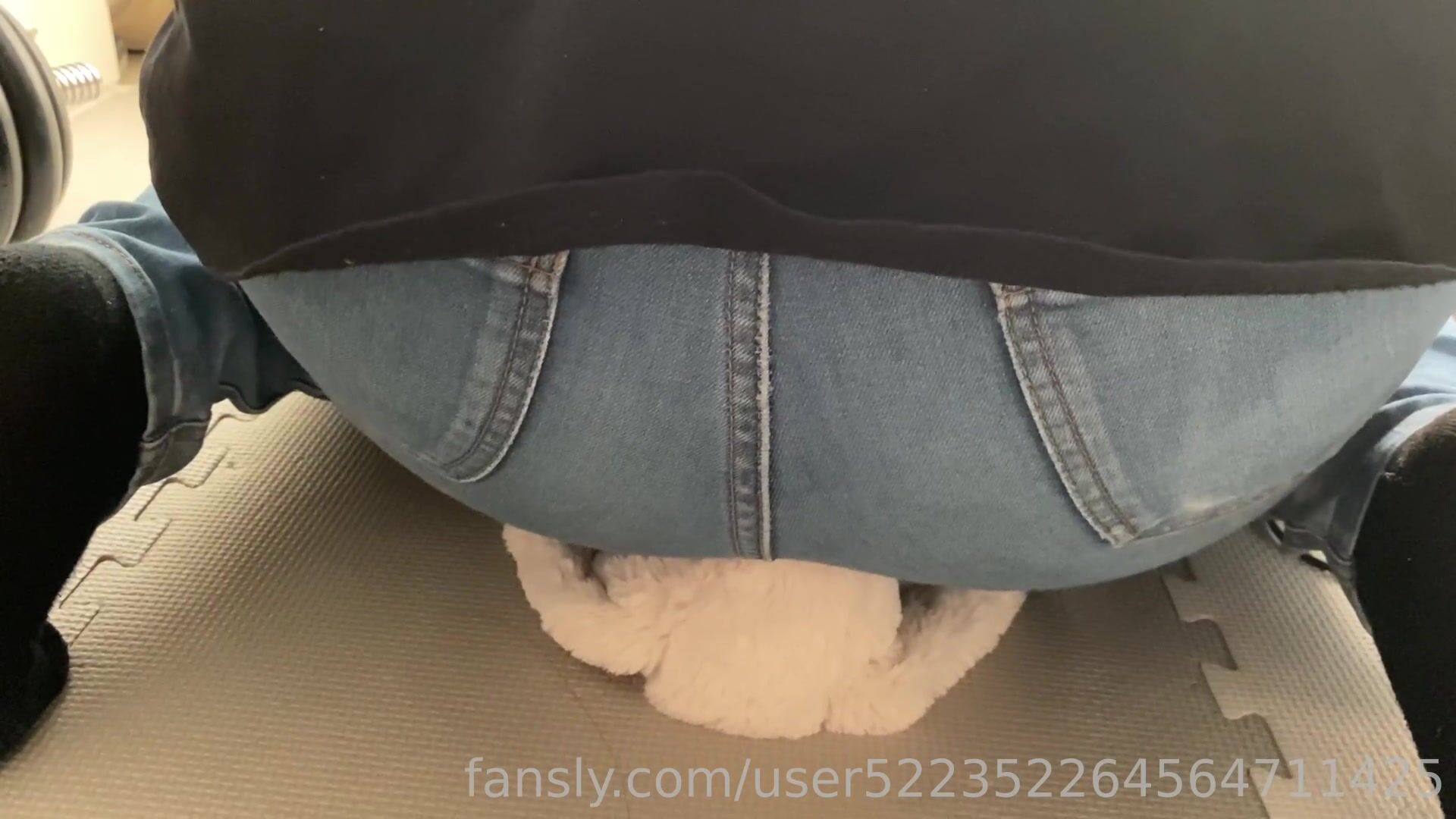 fart on jean