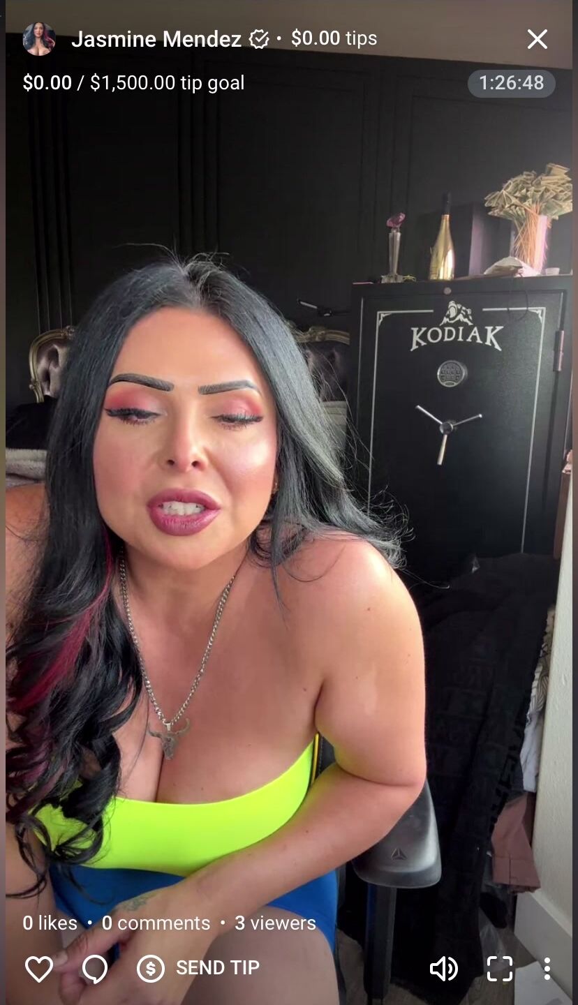 JasmineMendez LaughingLatina live 1