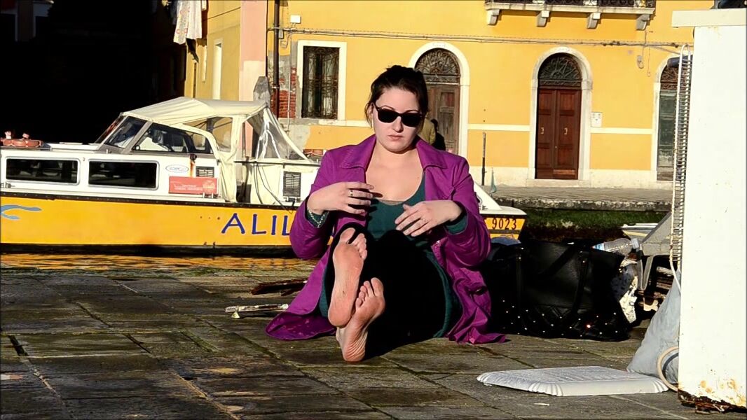 Chat Noir barefoot winter flashing