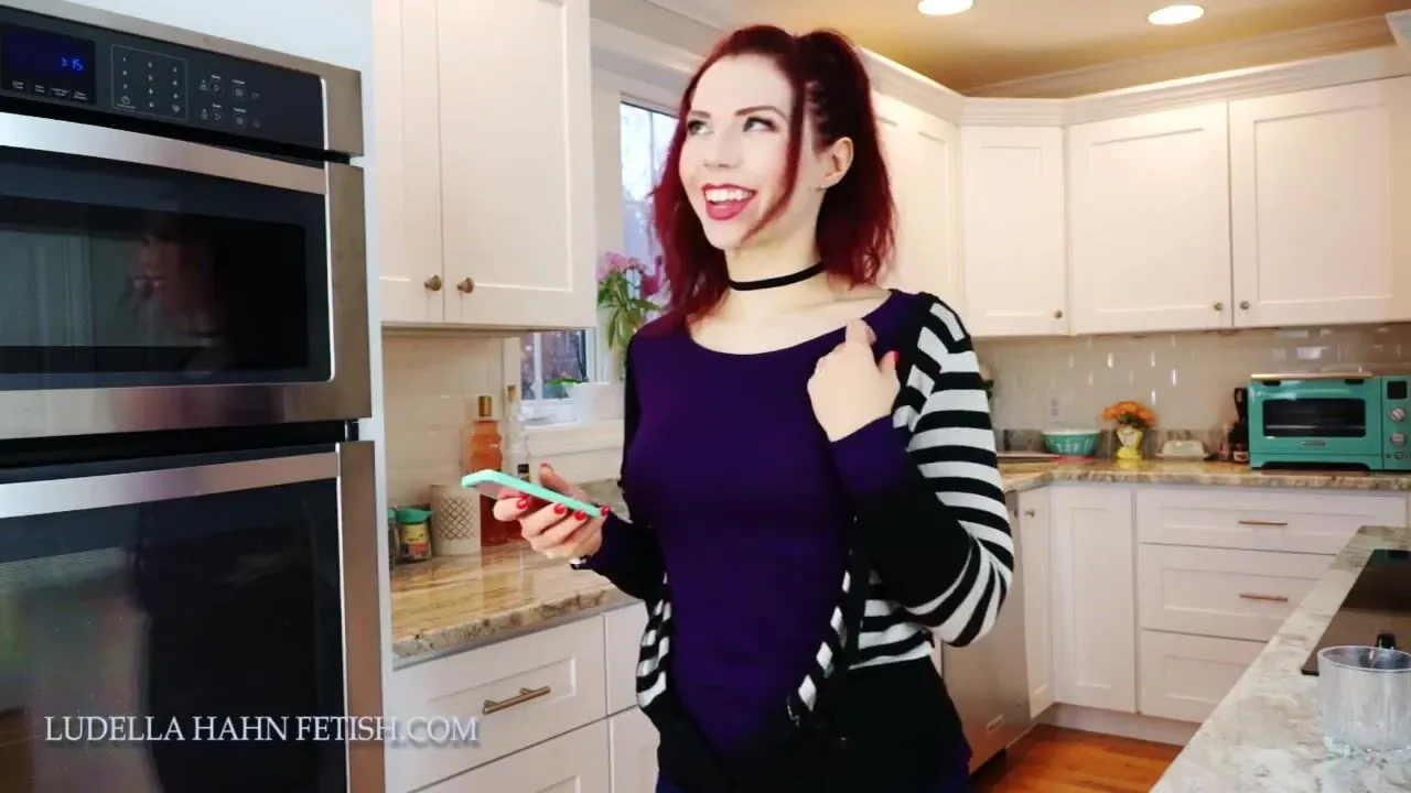 Ludella Hahn - &#34;What's in this Milk?&#34;