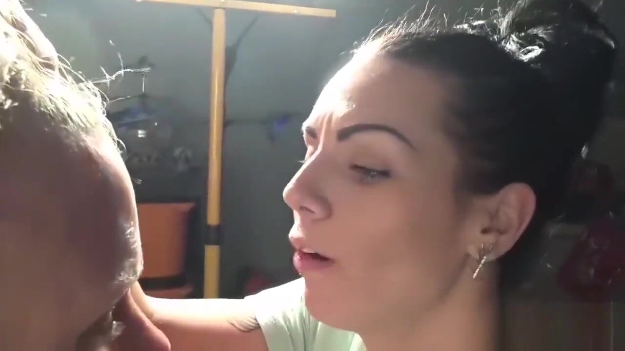 Ivana Spitting