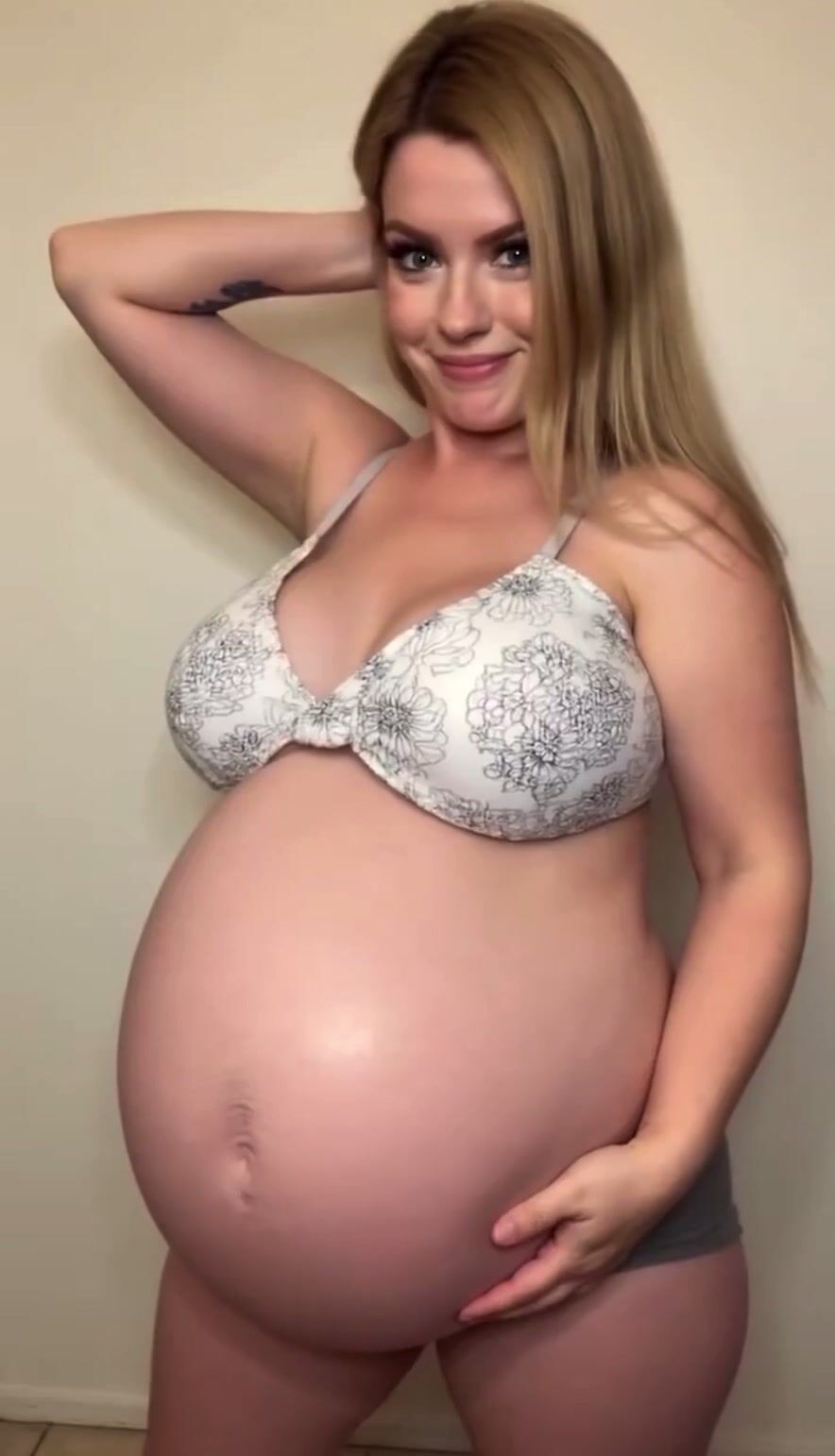 Pregnant Erika Tiffany - Snapchat