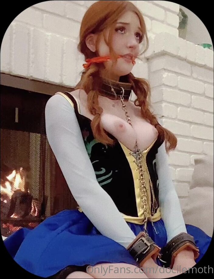 DocileMoth Frozen RP Anna BDSM